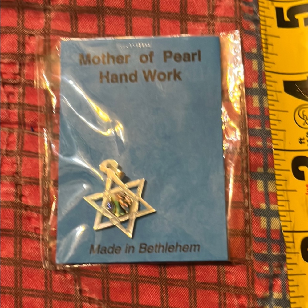 🎊SALE🎊 $20 or 2 for $30🎊🎊Mother of Pearl Star Pendant